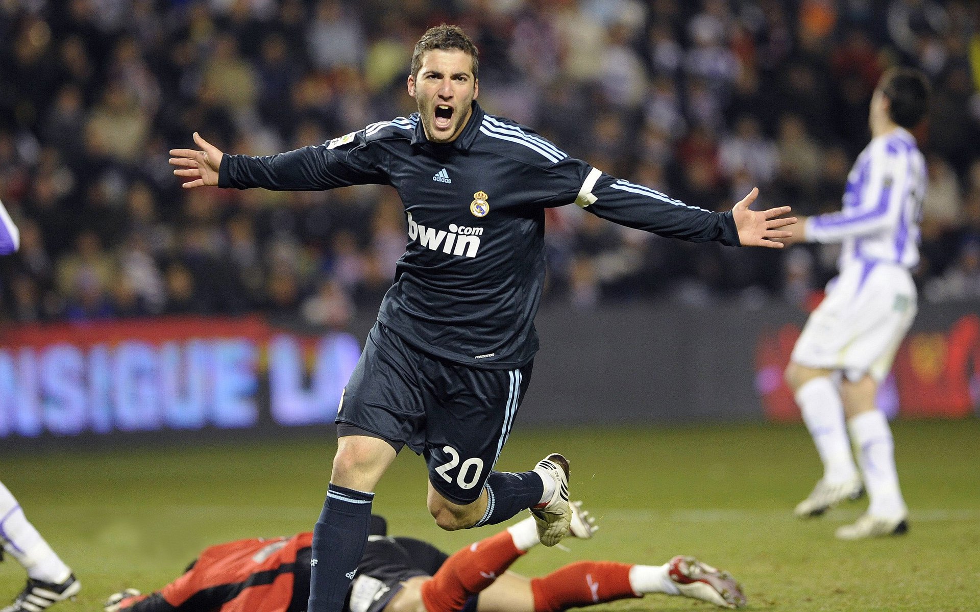 “西甲战火升级：战术变换频繁，亮点迭出”，西甲战果