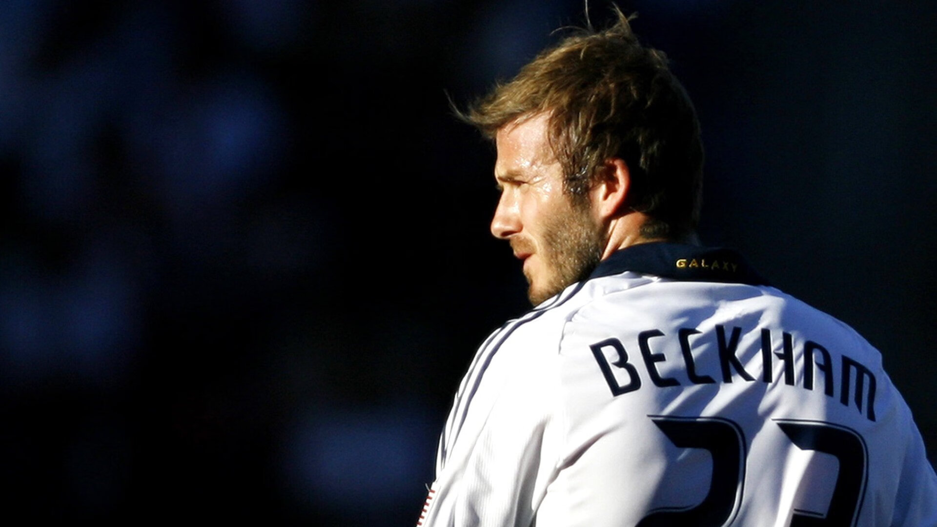 阿根廷青少年骑手理查德·基尔克高德在国际马术比赛中获得银牌，展现潜力。